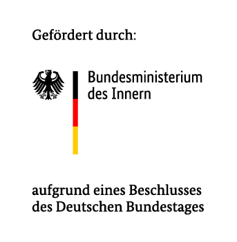 Das Bild zeigt die Bildwortmarke (Logo) des Bundesministerium des Innern (BMI). Text: Gefördert durch: scharzer Adler, schwarz-rot-goldener vertikaler Balken, Bundesminissterium des Innern mit dem Zusatz "aufgrund eines Beschlusses des Deutschen Bundestages.